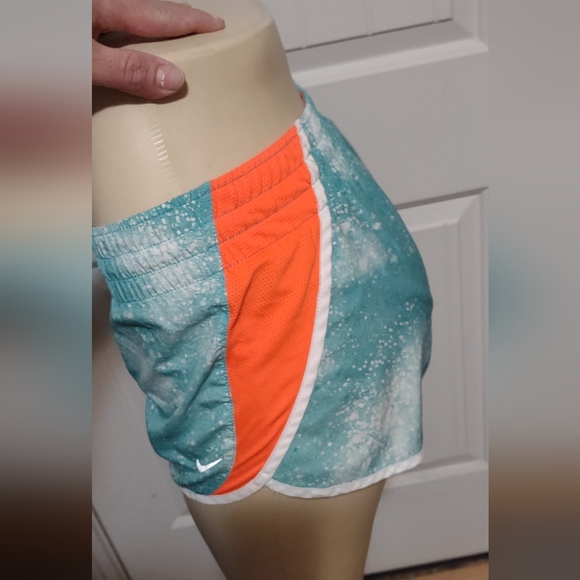 Nike Short for women size small - Picture 4 of 5